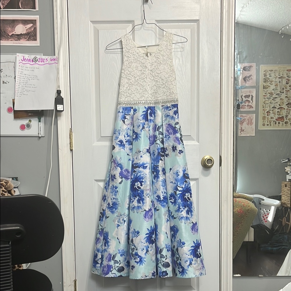 Floral Lace Maxi Dress